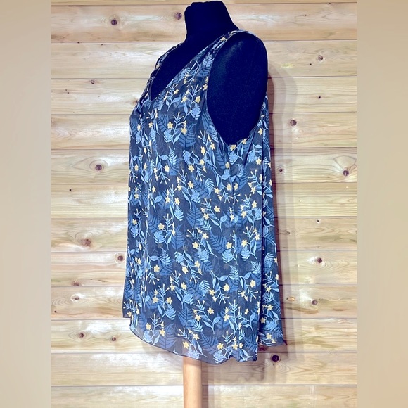 Cabi Sleeveless Blouse - Picture 3 of 12